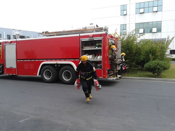 消防演練進(jìn)企業(yè) 安全生產(chǎn)有保障